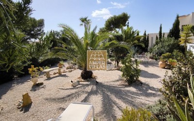 Belle et chaleureuse villa avec joli jardin.